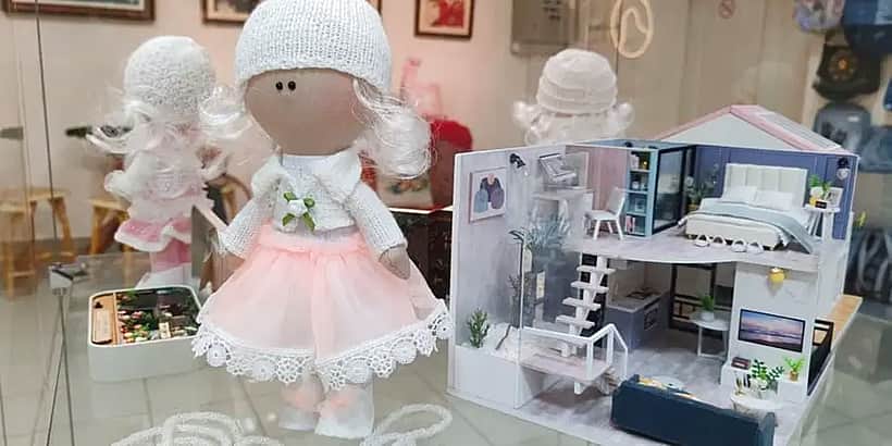 В Музее краеведения и истории города Новочебоксарска проходит выставка «Без кисти и красок».