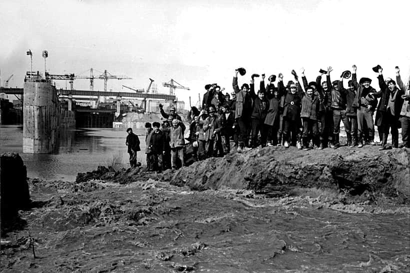 Чебоксарская ГЭС отмечает 45-летие перекрытия Волги.