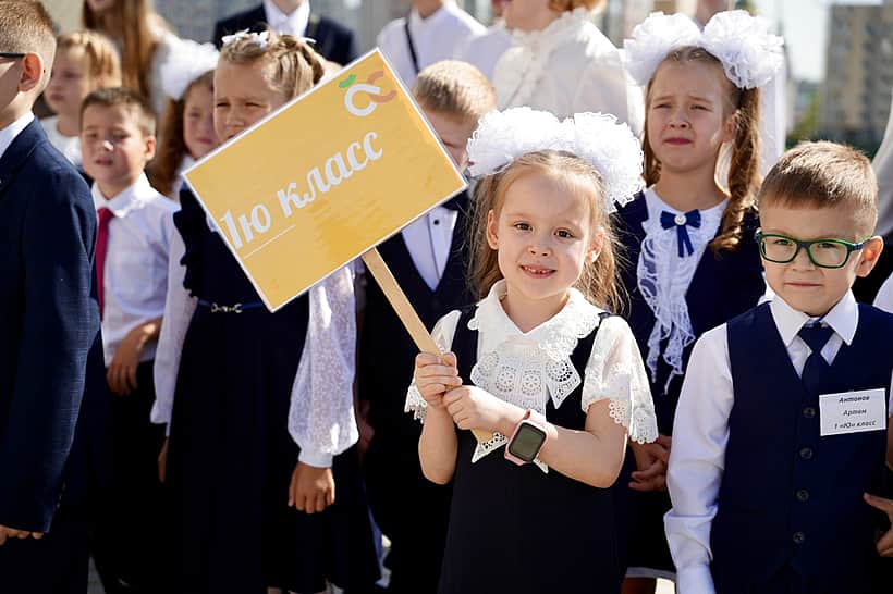 В День знаний Глава Чувашии открыл три новые школы в Чебоксарах, Новочебоксарске и в поселке Кугеси.