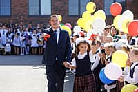 В День знаний Глава Чувашии открыл три новые школы в Чебоксарах, Новочебоксарске и в поселке Кугеси. (фото №23).