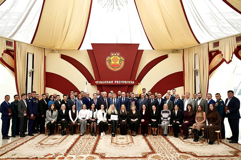 Николаев вручил дипломы ветеранам СВО, прошедшим переподготовку в сфере государственного и муниципального управления.