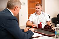 Глава Чувашии провел встречу, на которой рассмотрел обращения жителей Чувашии (фото №4).