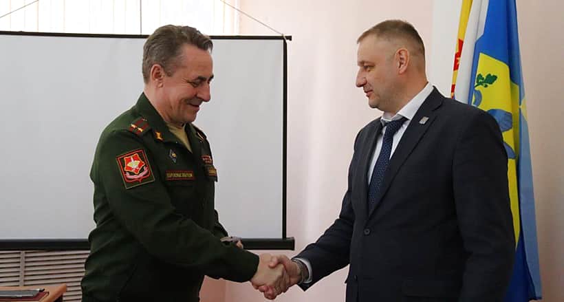 Главу Новочебоксарска наградили медалью "За содействие СВО".