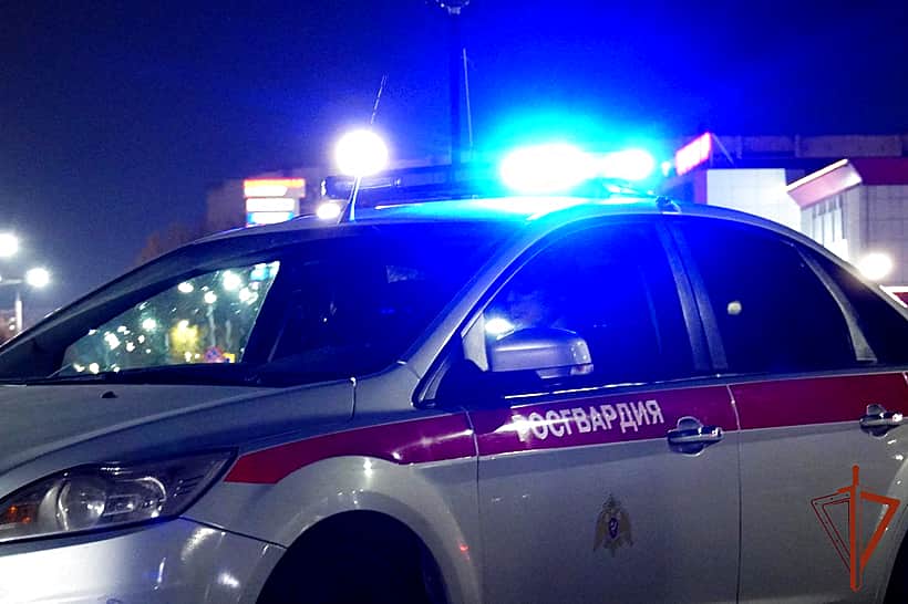 В Новочебоксарске двое неизвестных избили местного жителя и скрылись.