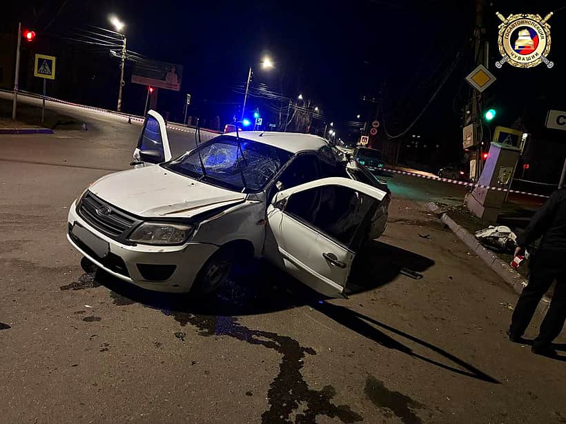 В Канаше в аварии погибли двое парней и трое пострадали.