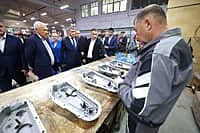 Олег Николаев посетил производственные площадки двух предприятий малого бизнеса Новочебоксарска: завод «Агромаш» и «Авиатор». (фото №6).
