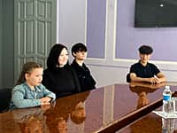 Приобрела на собственные средства автомобиль и передала его на передовую (фото №3).