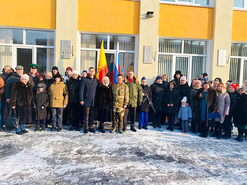 В новочебоксарской школе № 2 состоялось мероприятие по открытию памятных мемориальных досок в честь выпускников школ.