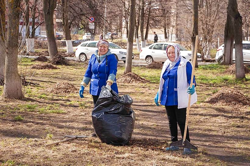 С 15 сентября в Новочебоксарске стартовал месячник санитарно-экологической уборки города.