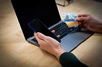 В Новочебоксарске мама и сын перевели свыше 5 млн рублей на 60 счетов мошенников.