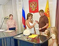 В Новочебоксарске чествовали юбиляров хрустальной свадьбы (фото №1).