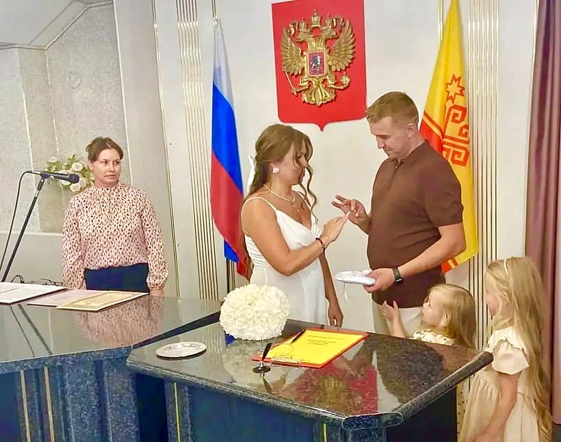 В Новочебоксарске чествовали юбиляров хрустальной свадьбы.