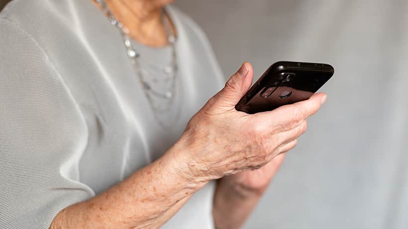 Новочебоксарская пенсионерка отправила мошенникам 200 тысяч рублей в микроволновке.