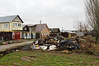 В деревне Ольдеево оползень подбирается к жилым домам (фото №3).