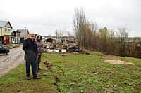 В деревне Ольдеево оползень подбирается к жилым домам (фото №2).