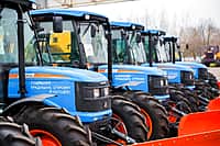 Олег Николаев передал муниципалитетам республики новую коммунальную технику от Концерна «Тракторные заводы».