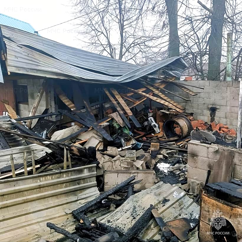 При сжигании мусора житель Канашского МО остался без бани, сарая и едва не лишился глаз.