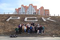 В Новочебоксарске провели субботник на Верхней набережной (фото №2).