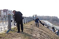 В Новочебоксарске провели субботник на Верхней набережной (фото №7).