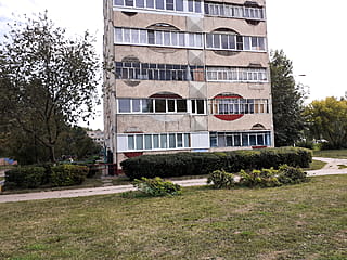 ул. 10 Пятилетки, 46 (г. Новочебоксарск) -​ многоквартирный жилой дом.
