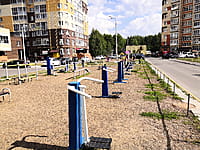 Спортивная площадка с тренажёрами. 18 августа 2021 (ср).